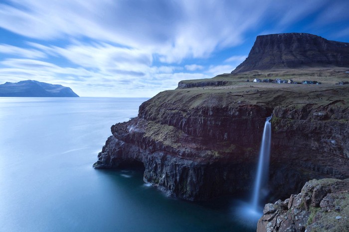 Ảnh chụp một thác nước ở quần đảo Faroe của tác giả Ken Bower - Nguồn Ken Bower/National Geographic Traveler Photo Contest